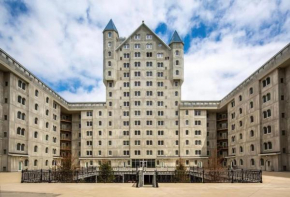 3BR King Bed Chamber Apartment at The Grand Castle